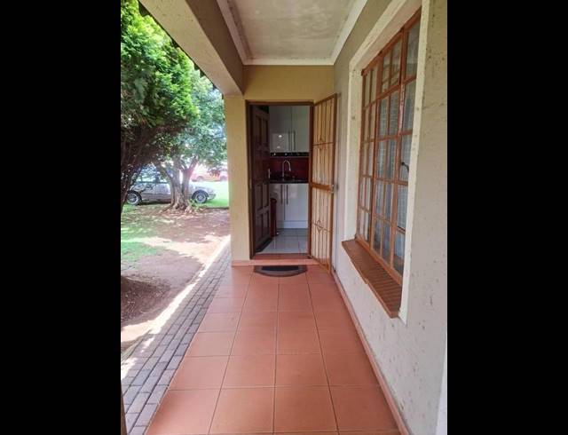 2 BEDROOM SIMPLEX FOR SALE IN ROODEPOORT WEST